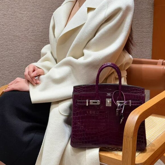 Classic Hermes Bag: A Stylish and Versatile Choice for Elegance - Picture 3 of 6